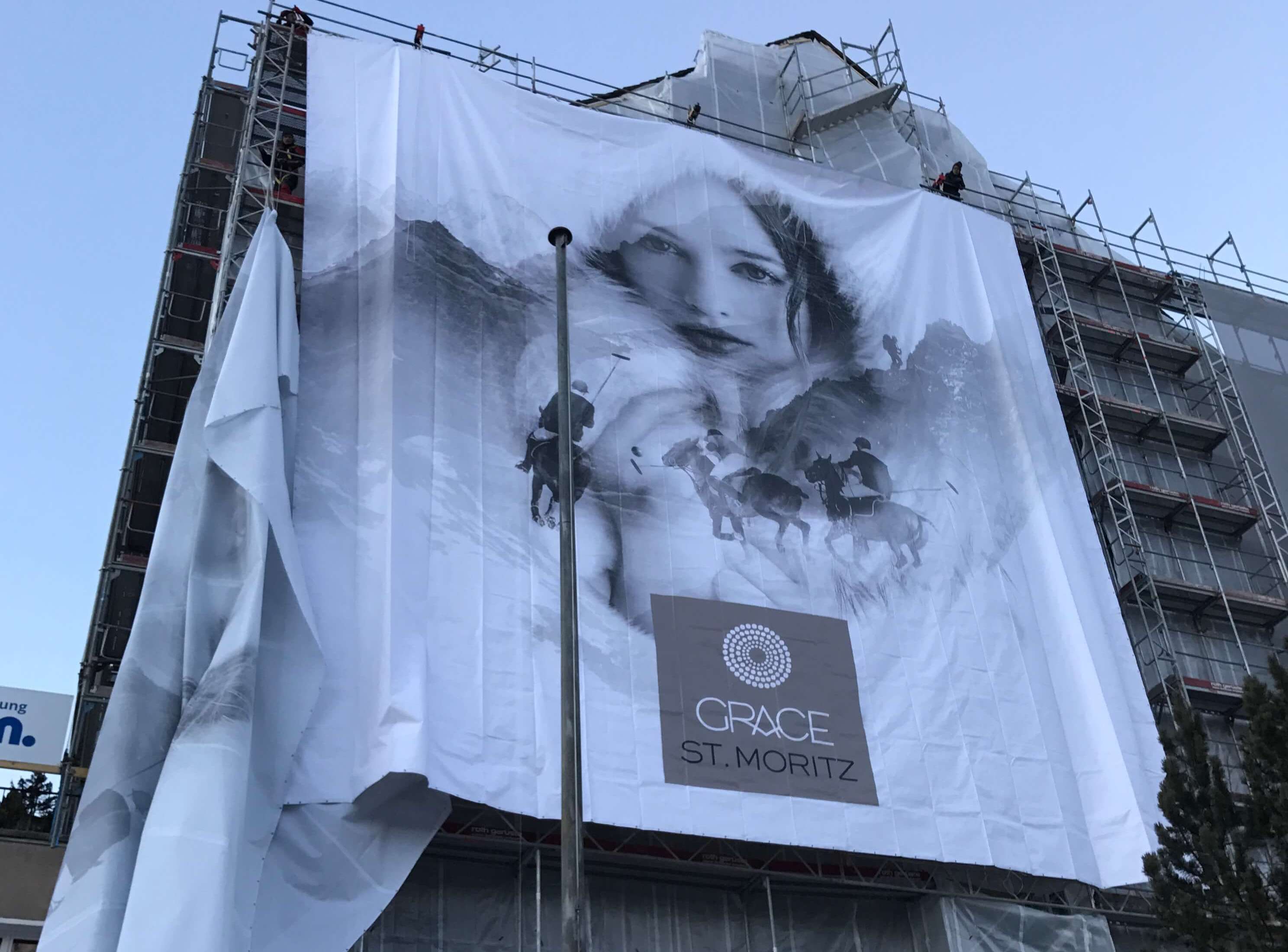 Hotel Grace <br> St.Moritz<br>die Blache wird montiert<br>Dezember 2016